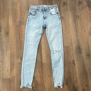 Zara light washed skinny jeans.USA size 6